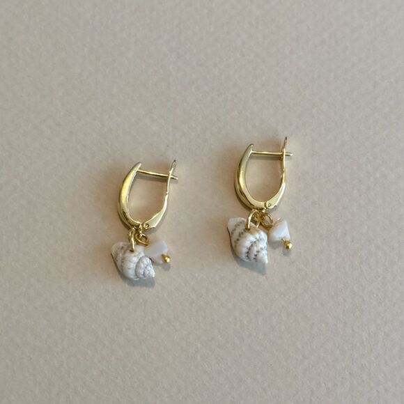 White Shell Earrings R850 - Picture 1 of 3